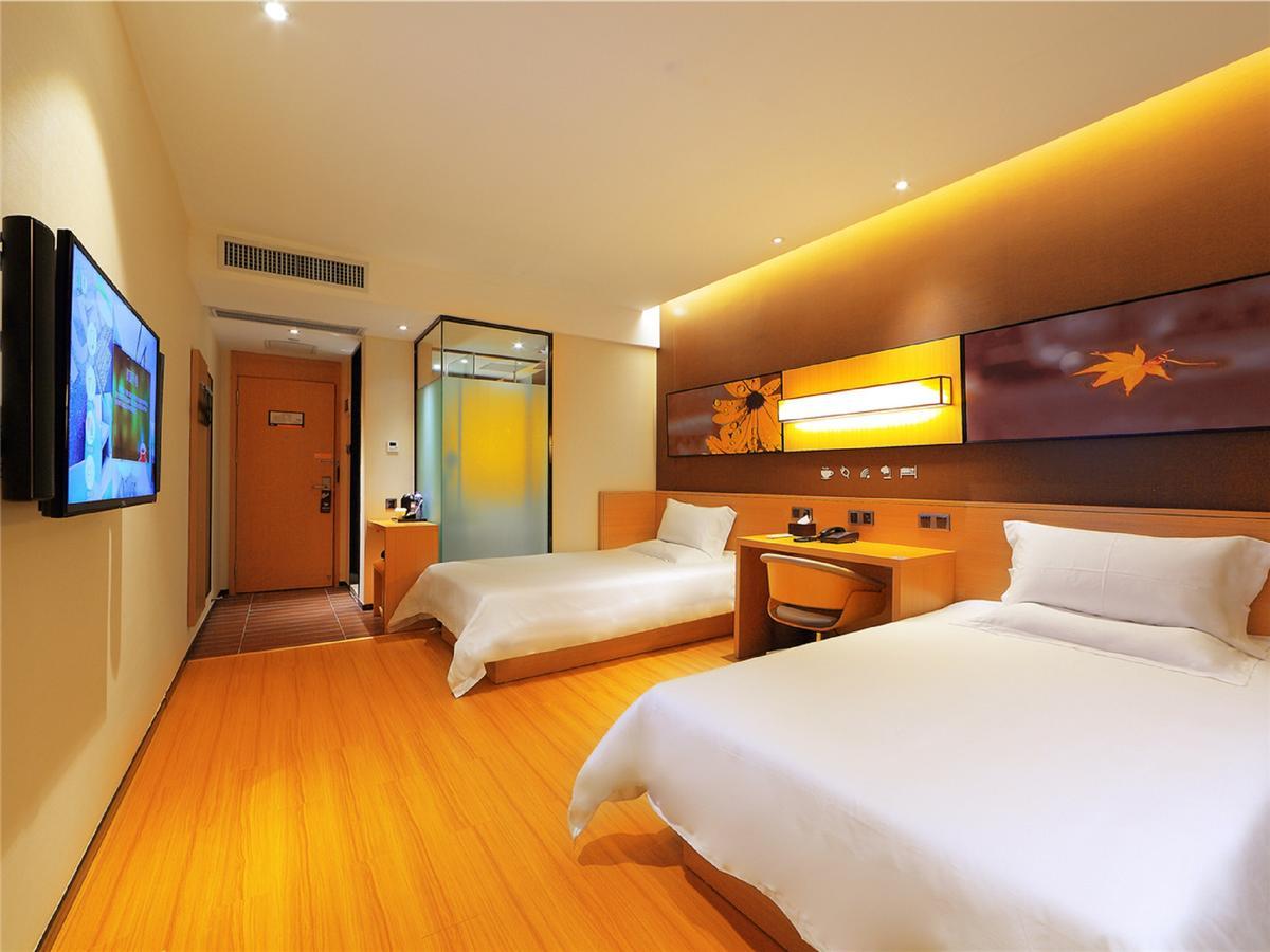 IU Hotel Zhanjiang Haibin Avenue Xinhaimingchen Bagian luar foto