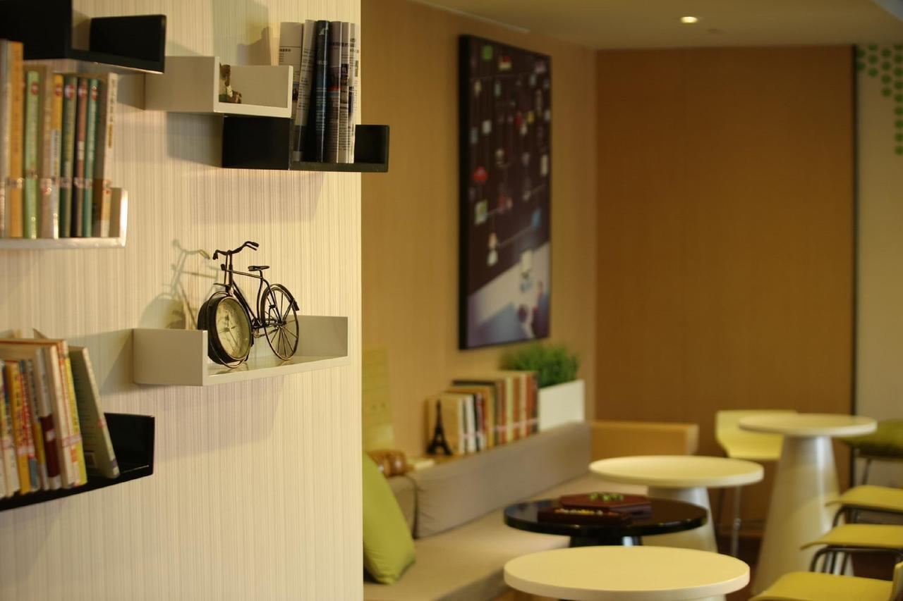 IU Hotel Zhanjiang Haibin Avenue Xinhaimingchen Bagian luar foto