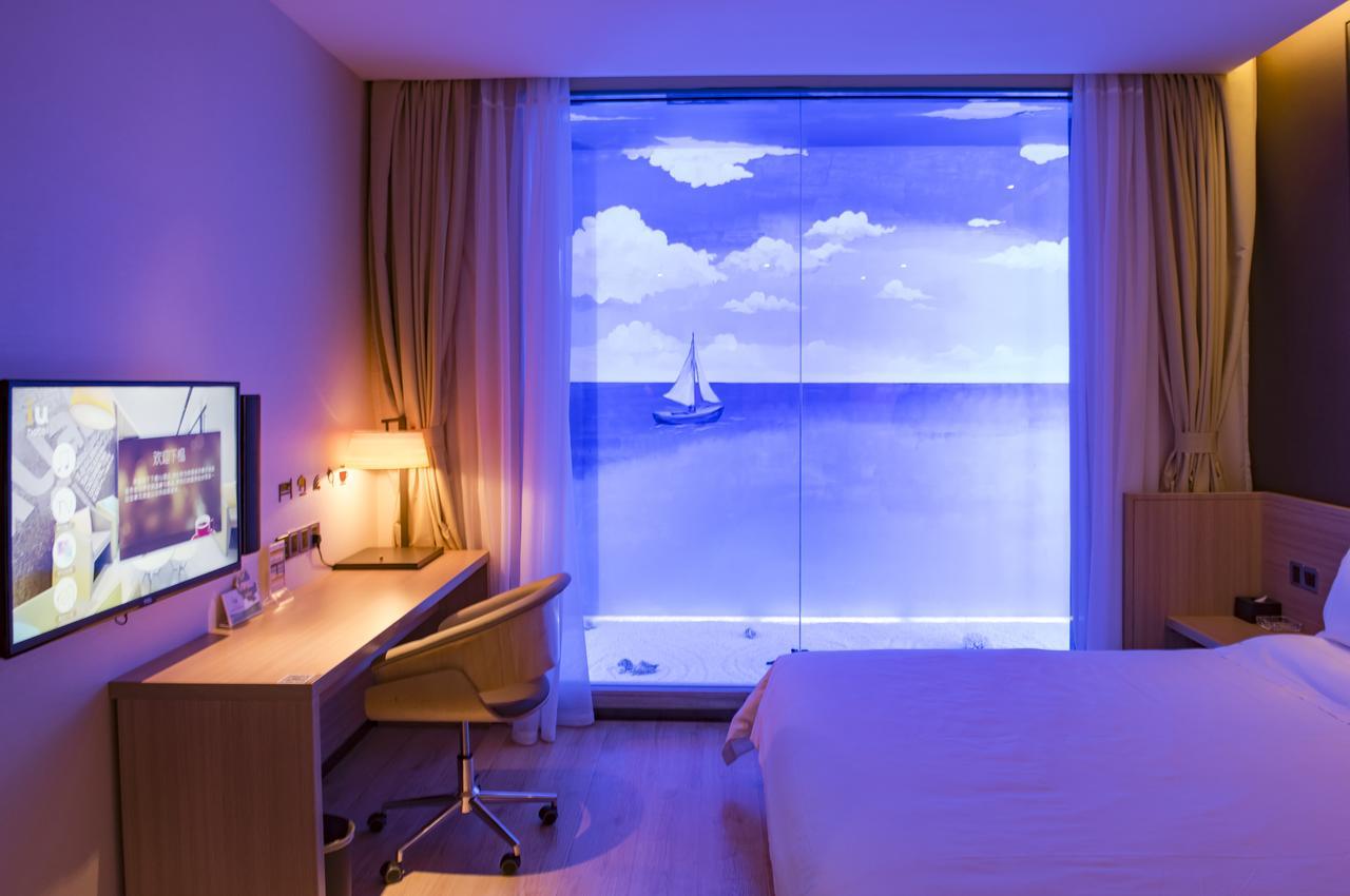 IU Hotel Zhanjiang Haibin Avenue Xinhaimingchen Bagian luar foto