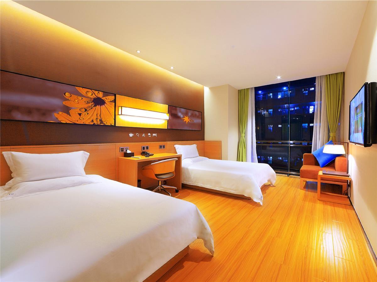 IU Hotel Zhanjiang Haibin Avenue Xinhaimingchen Bagian luar foto