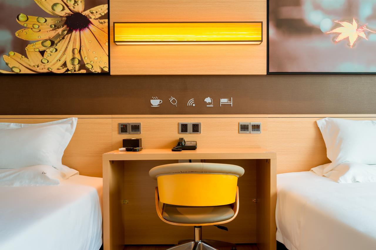 IU Hotel Zhanjiang Haibin Avenue Xinhaimingchen Bagian luar foto